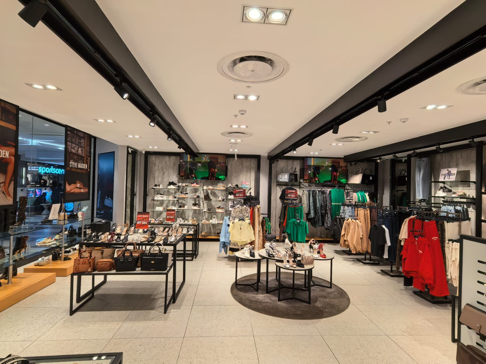Steve Madden third location exterior